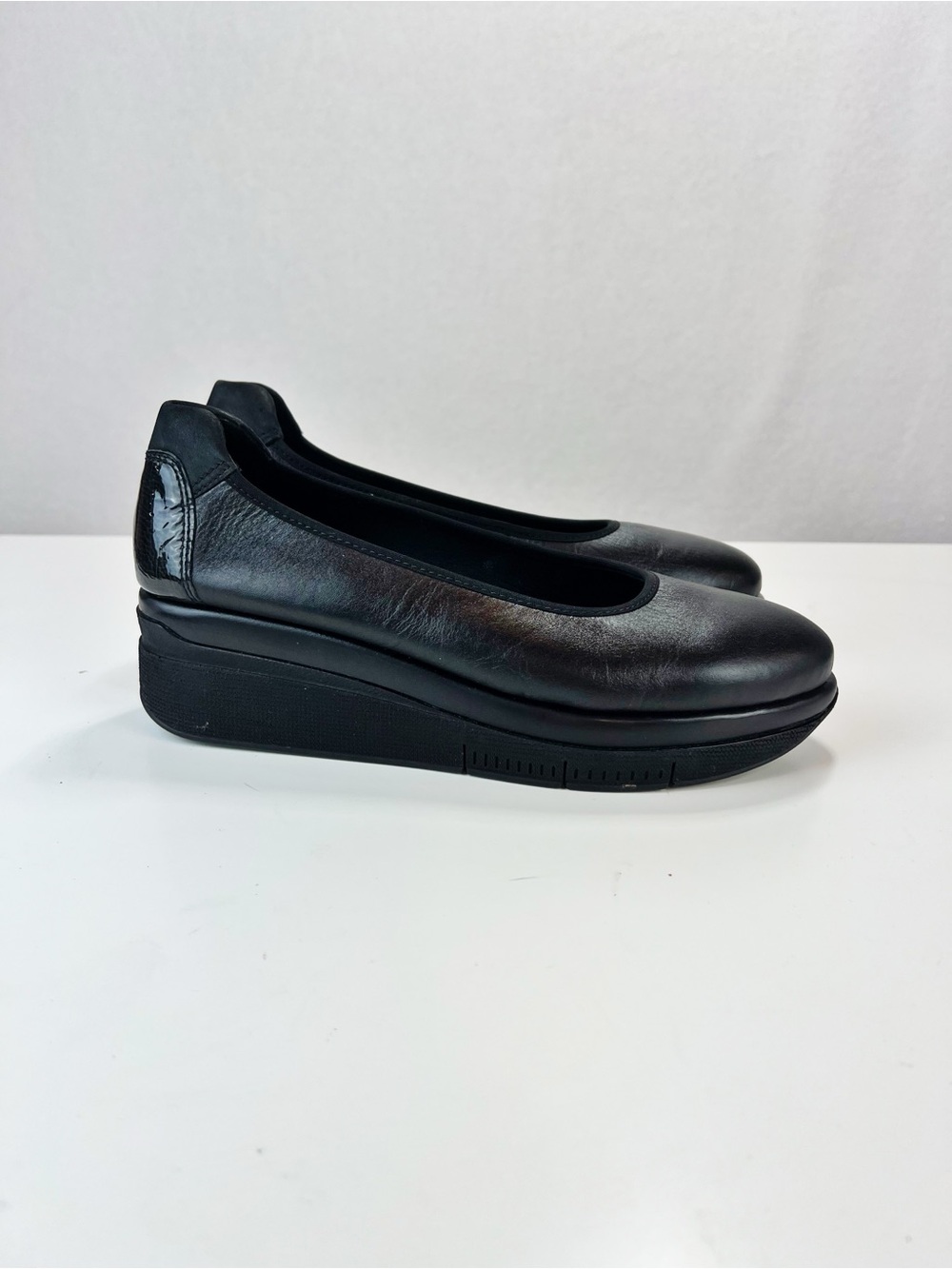 Saydo Sonia Leather Slip-on Wedge Pump Size 40 Black
